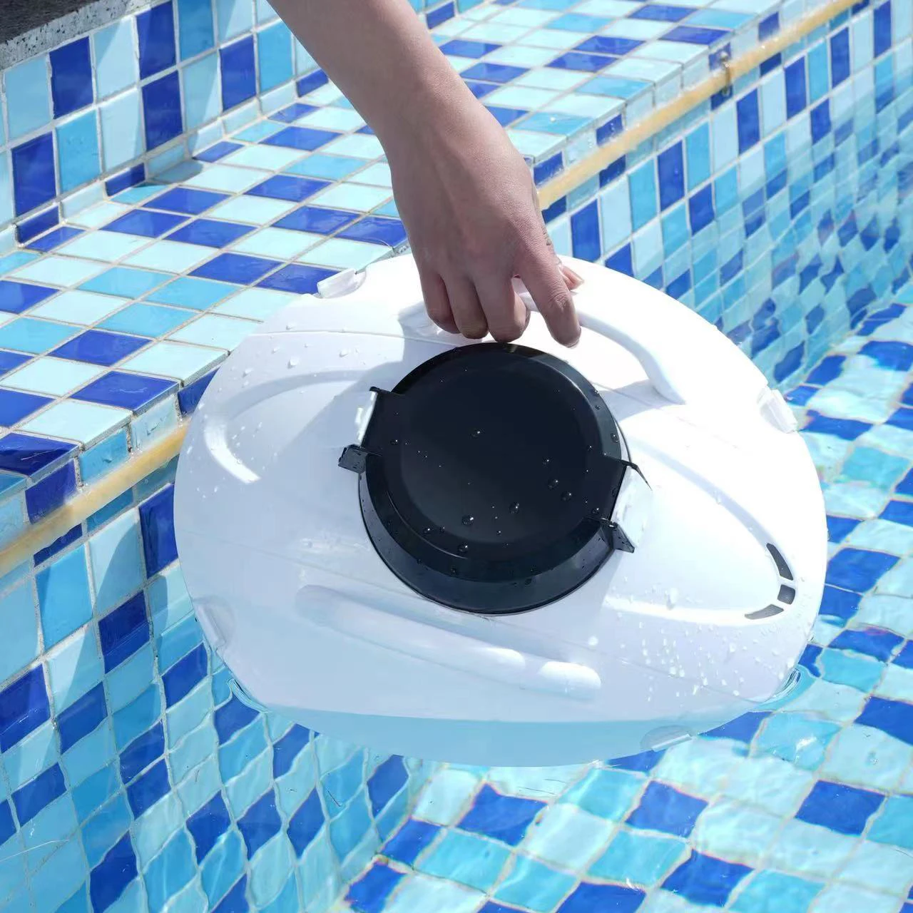 Wireless Portable Rechargeable Electric Cordless Smart Robotic Automatic Robot Underwater Swimming Pool Vacuum Cleaner