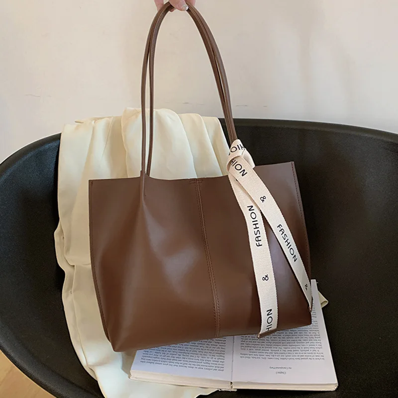 

Women's Large Capacity Tote Bag 2025 New Style Underarm Commuter Single Shoulder Soft Leather Bag for Middle-Aged Mothers