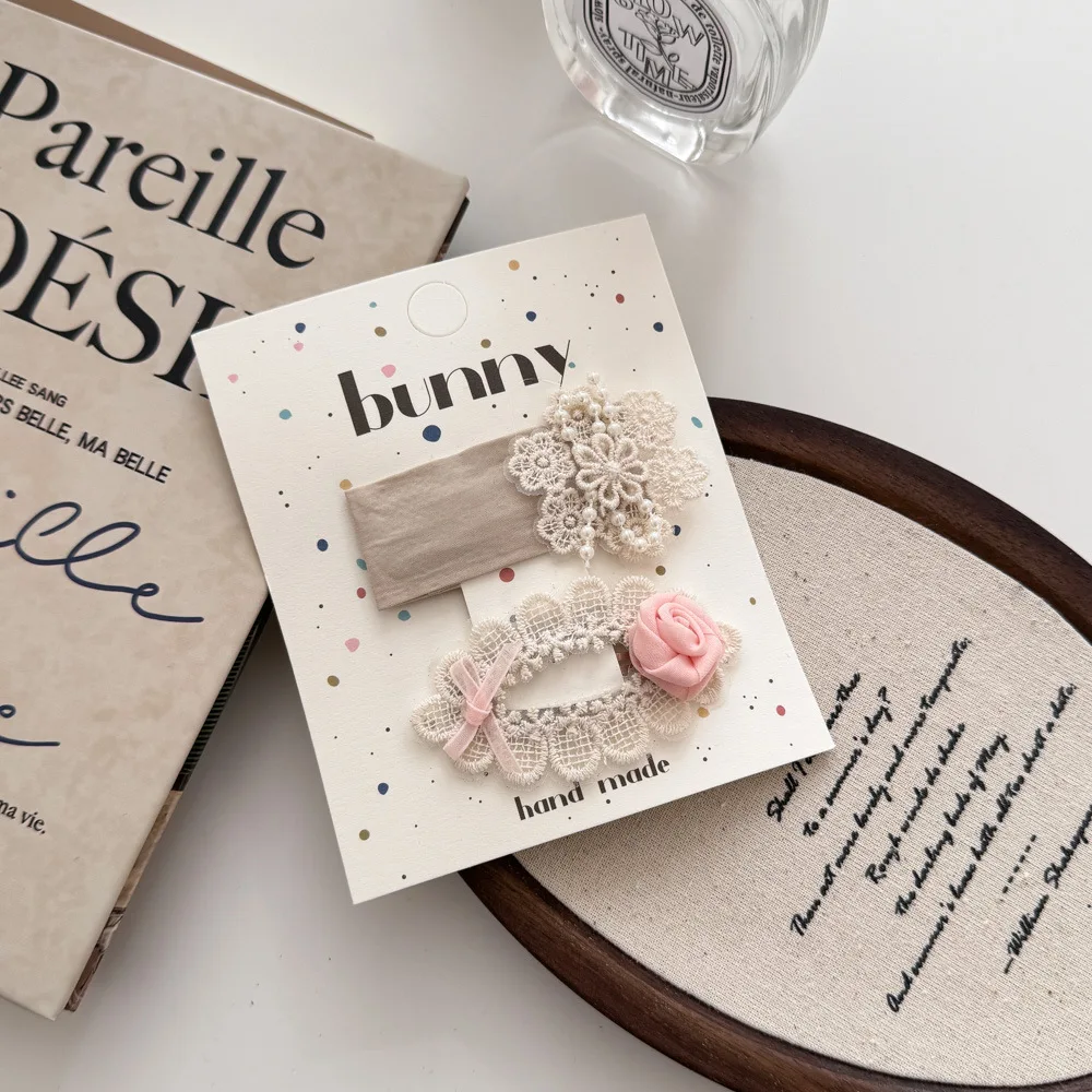 

Заколки для волос с цветами, 2 шт., корейская ткань, кружевной дизайн, весна-лето, боковые зажимы для девочек, нежные нескользящие заколки