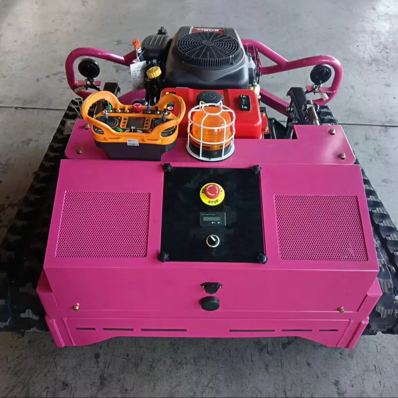 Tracked mower compliant with EU and EPA standards; capable of climbing 50-degree slopes; customizable