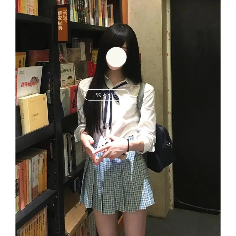 Letnia, czysta biel, koszula w stylu JK, dopasowana w talii, wyszczuplająca sylwetkę, damska, japoński styl preppy, krótkie rękawy, JJ252