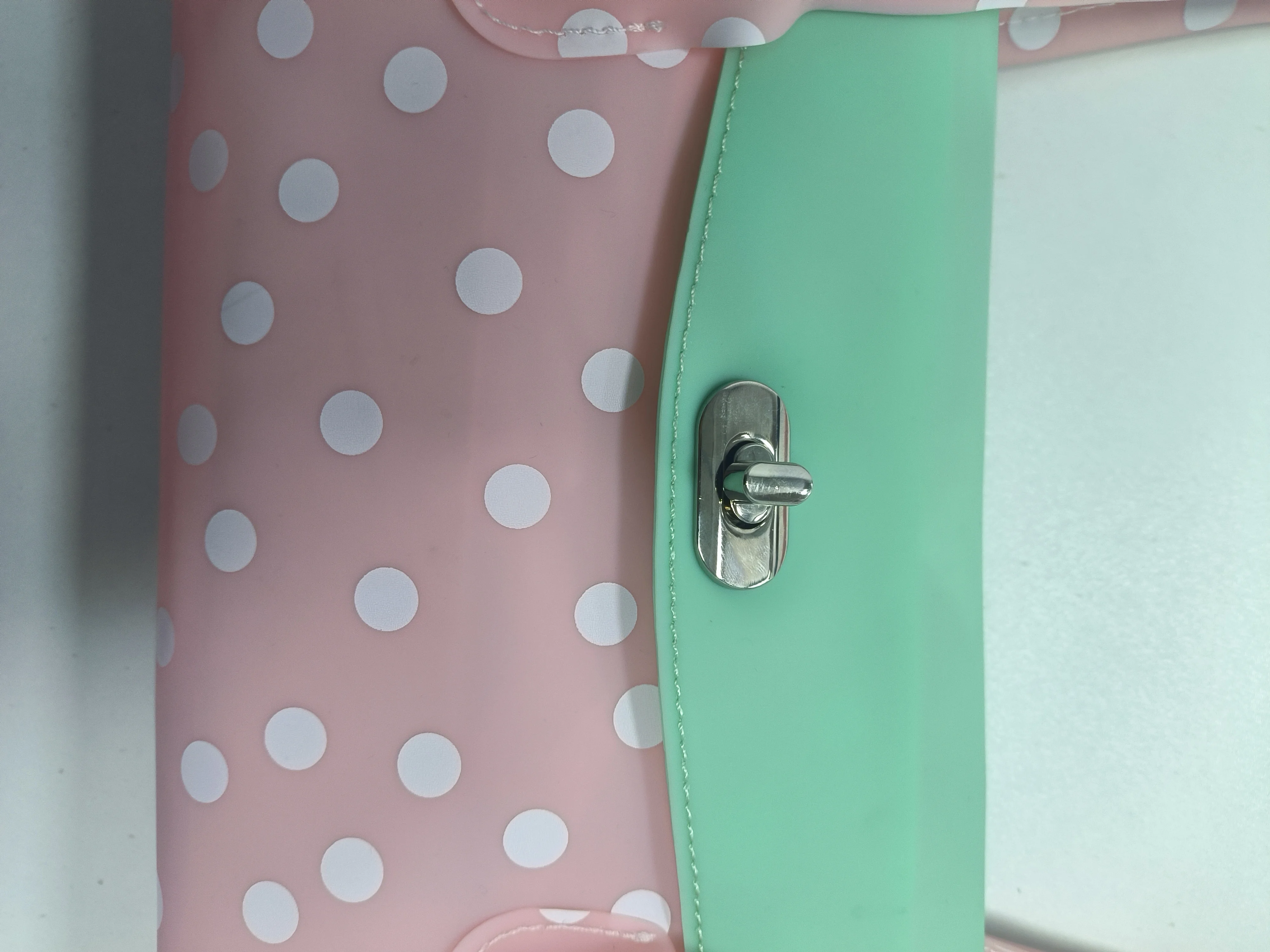 Transparente Macaron-Farbene Schnallen-Flip-Hobo-Unterarmtasche, Leichte Damen-Handtasche mit Obergriff, Französisch-Schicke Lange Henkeltasche – Detail 15