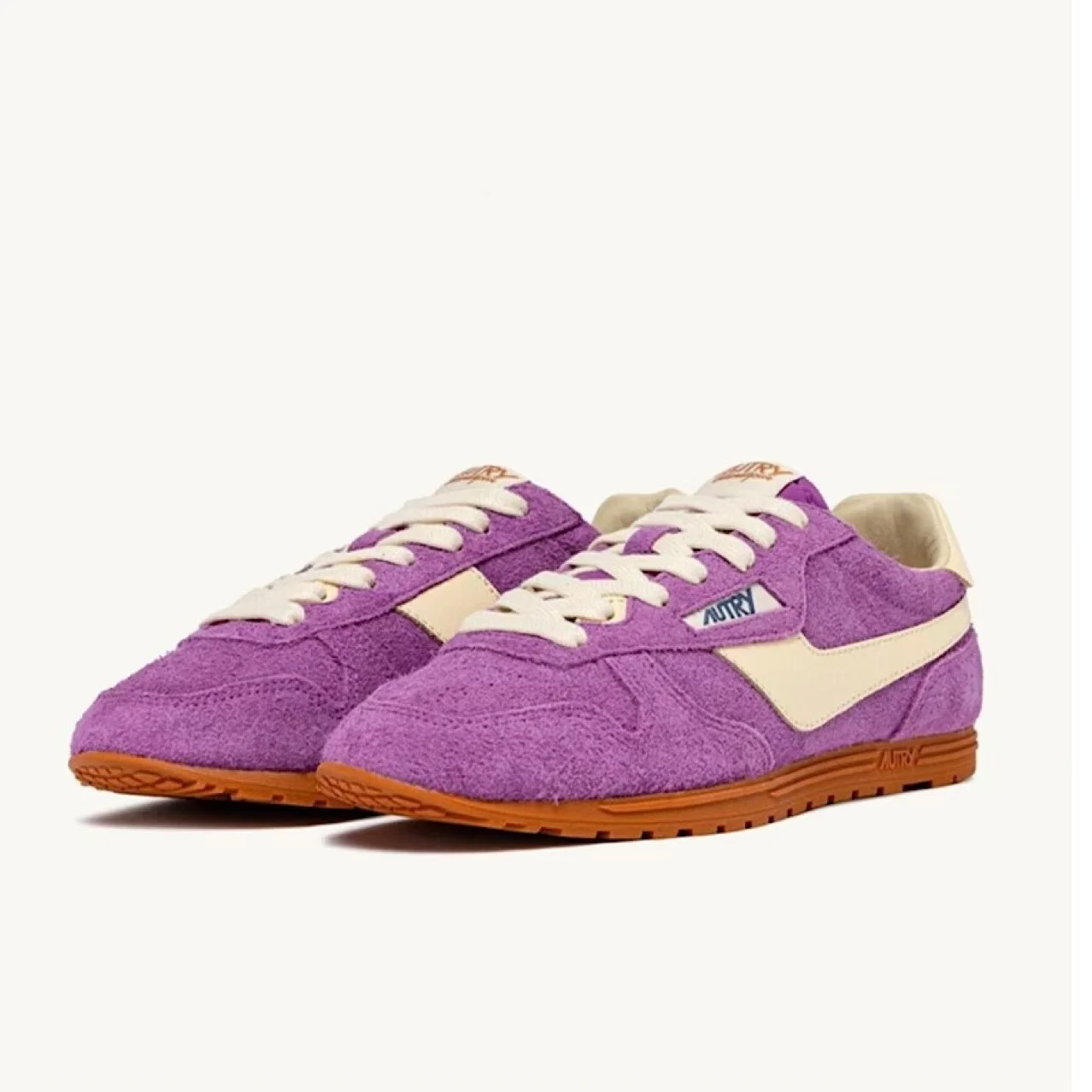 

Fashion 2026 AUTRY MEDALIST Men Women Sports Low Top Casual Board Shoes Running Shoes ﻿White Shoes Genuine Leather