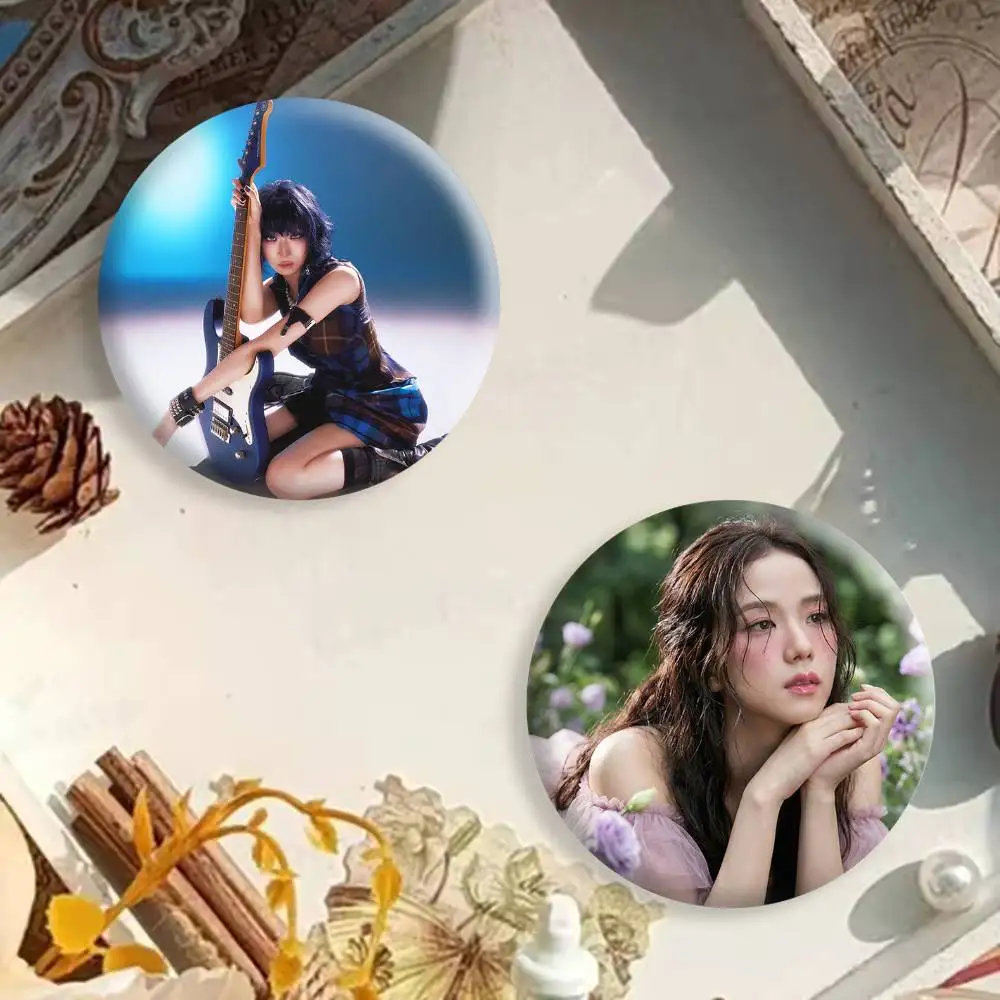 Singer L-LEE JISOO MISMATCH Badges Creative Tinplate Button PinsBrooch Badge Clothes Backpack