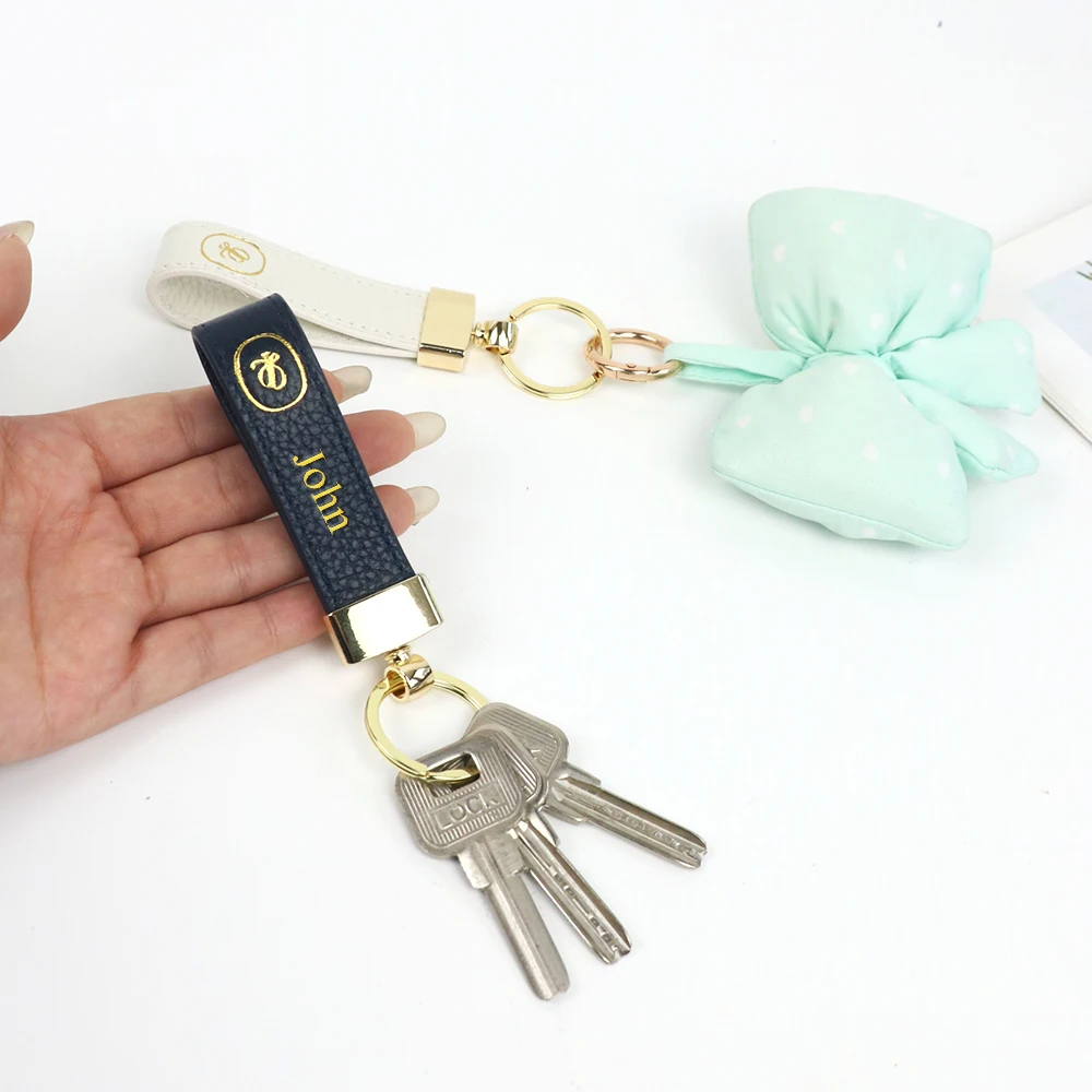 Customized Name PU Leather Car Keychain - Simple and Elegant Leather Metal Key String Pendant for Keychain