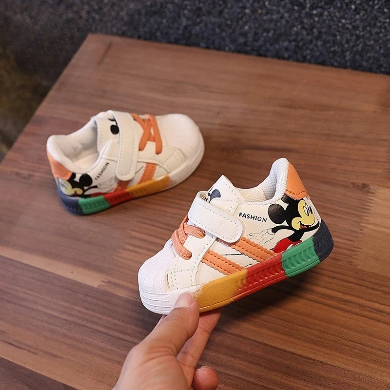 Buty sportowe dla niemowląt 2025, rozmiar 1-3 lata, unisex, oddychające, z miękką podeszwą antypoślizgową, białe, pierwsze buty do chodzenia dla maluchów.