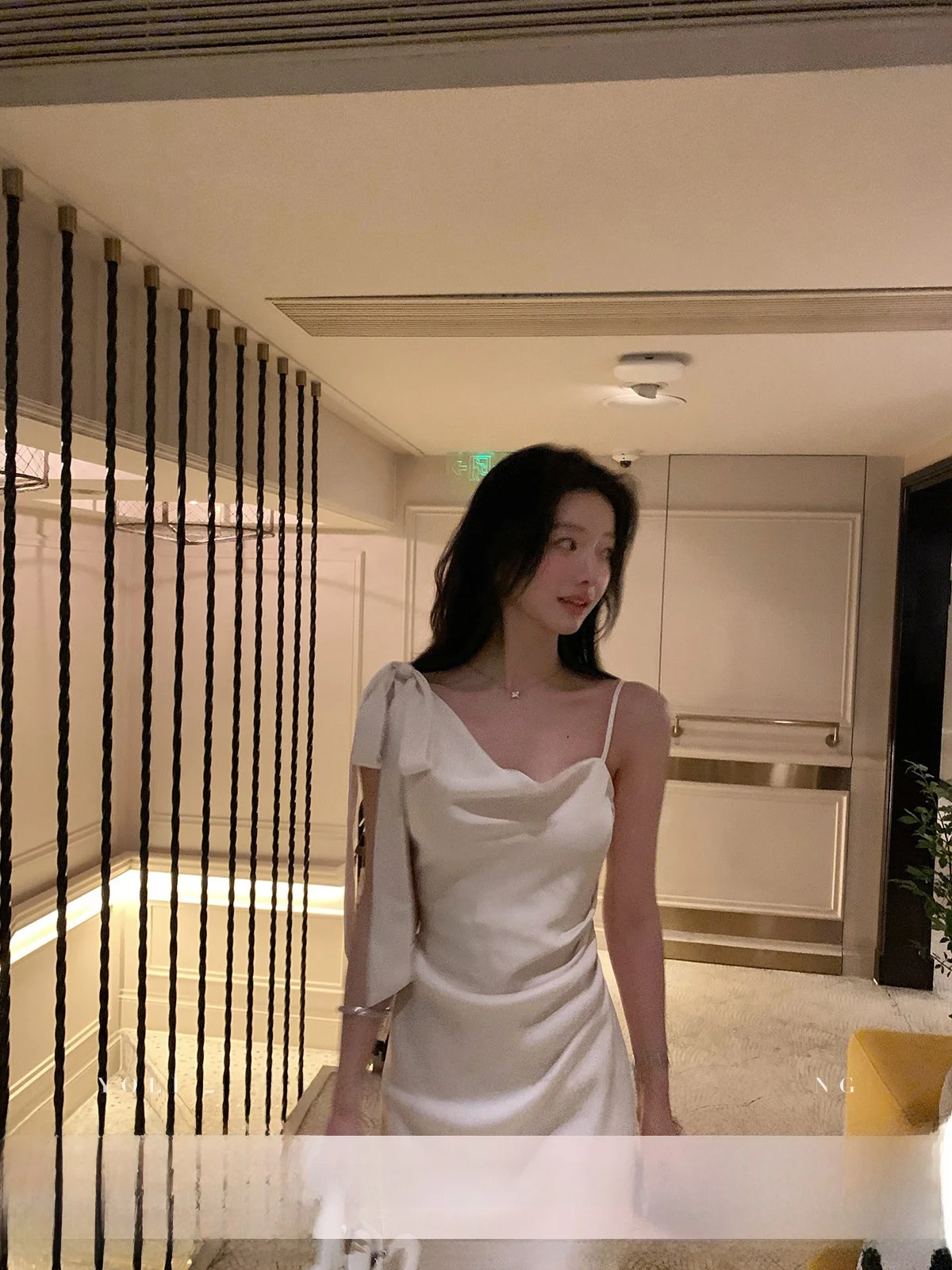 

YOLI Zhang Yuli Moonfall Starry Design Sensation Women's Satin ter Dr Waist Cinching Long Gown Korean Sle Commute