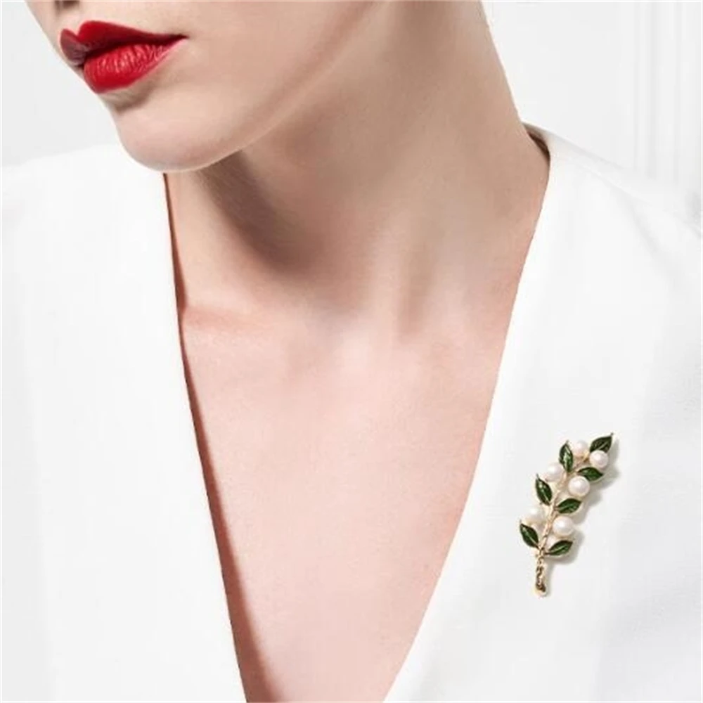 Elegant Olive Leaf Pearl Brooch For Women Temperament Pin Corsage Fashion Coat Accessories Banquet Jewelry Party Gift