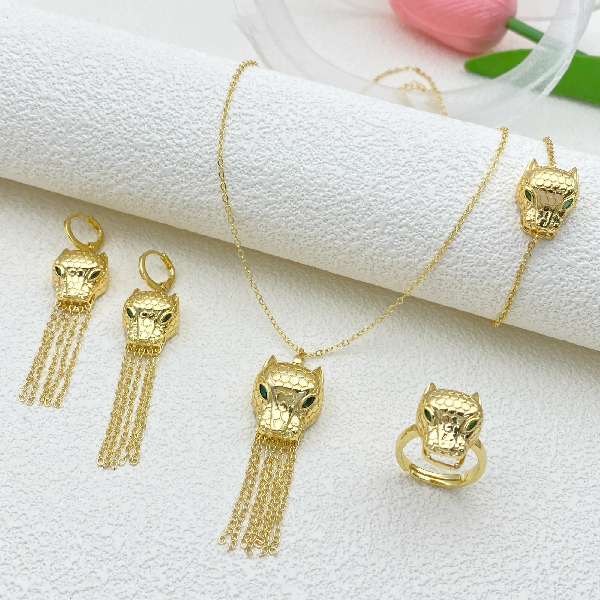 

Flora Fashion Women Leopard Animal Print Jewelry Set 4Pcs Gold Tone CZ Necklace Earring Bracelet Ring Party Wear