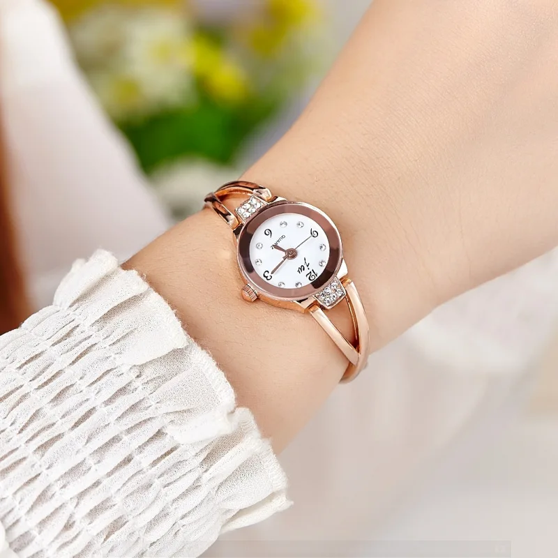

Female Elegant Watches Simple New Trendy Women Bracelet Watch Small Dial Quartz Leisure Popular Wristwatch Hour Watch Decoration