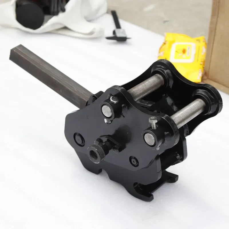 ISO Certified Heavy-Duty Hydraulic Quick Hitch Universal Fit for Excavators 1-2T Load Capacity Engine Bearing Core Components - view 6