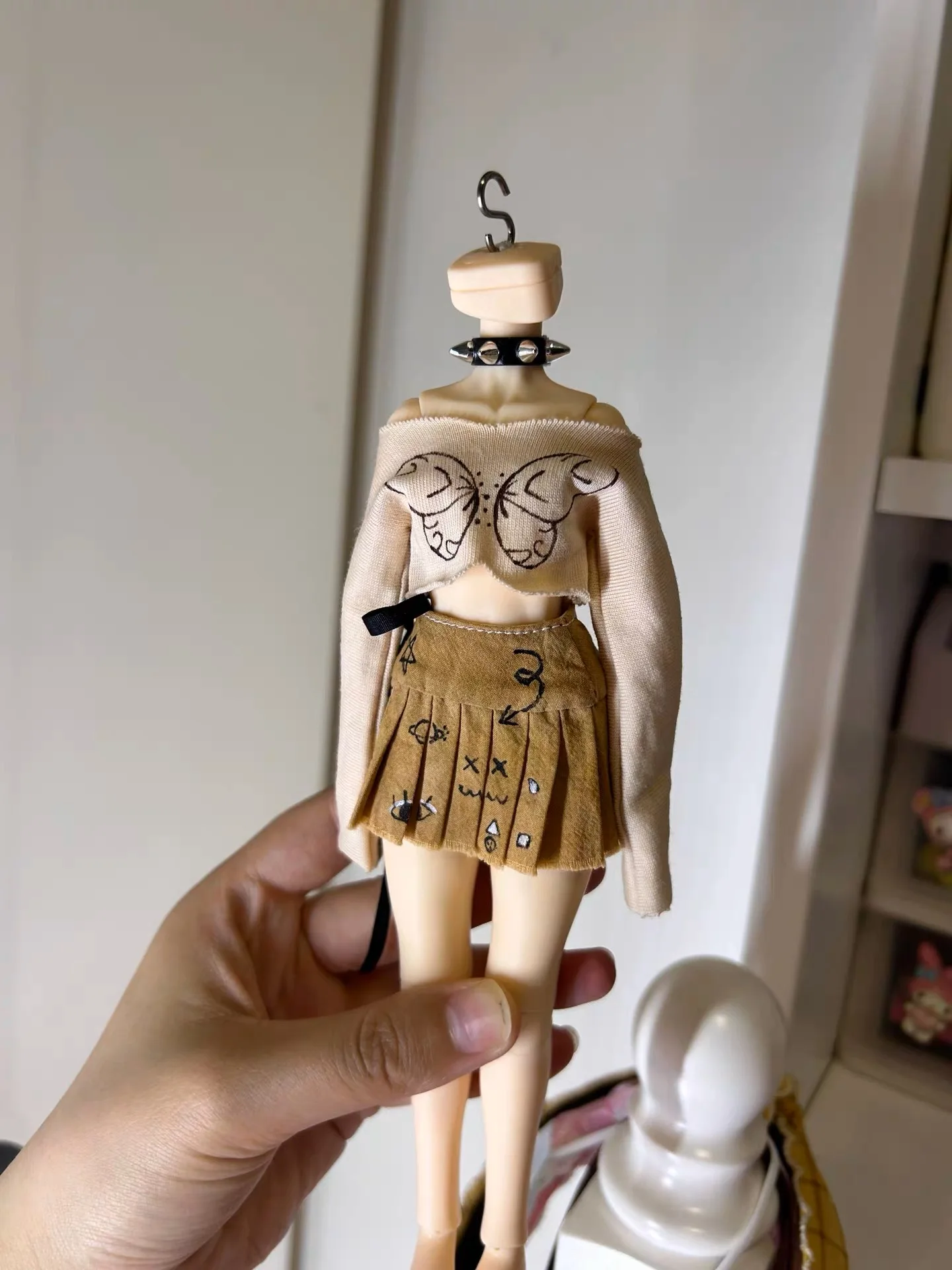 

Одежда для кукол 2026 Dula: персонализированный комплект с граффити-юбкой для Blythe, Qbaby, ob24, ob22, Azone, Licca, ICY, JerryB, 1/6. Аксессуары для кукол.