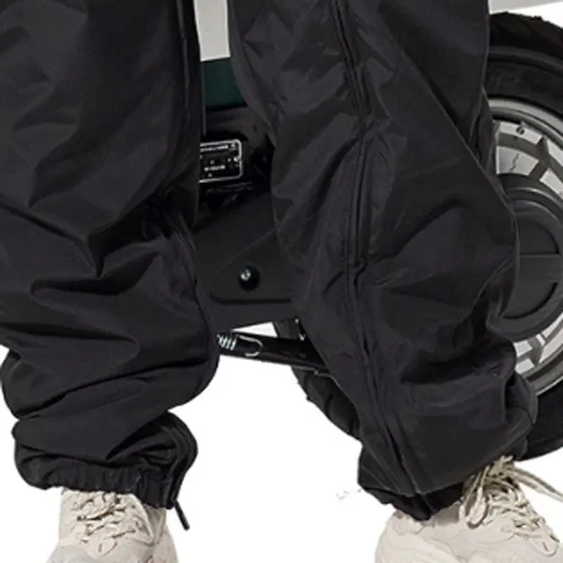 Abbigliamento da equitazione resistente al freddo Trapunta per parabrezza per moto elettrica con cerniera posteriore in velluto Abbigliamento invernale all-in-one per motociclista