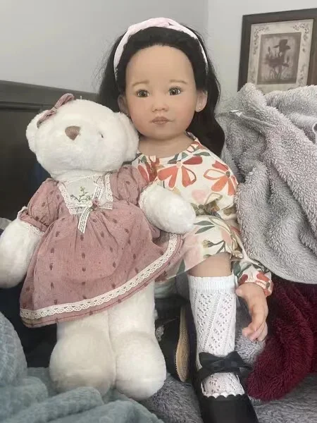 Fornitura limitata 32''Huge Girl Reborn Baby Doll Leonie con capelli neri lunghi radicati a mano Bambole già finite per ragazza