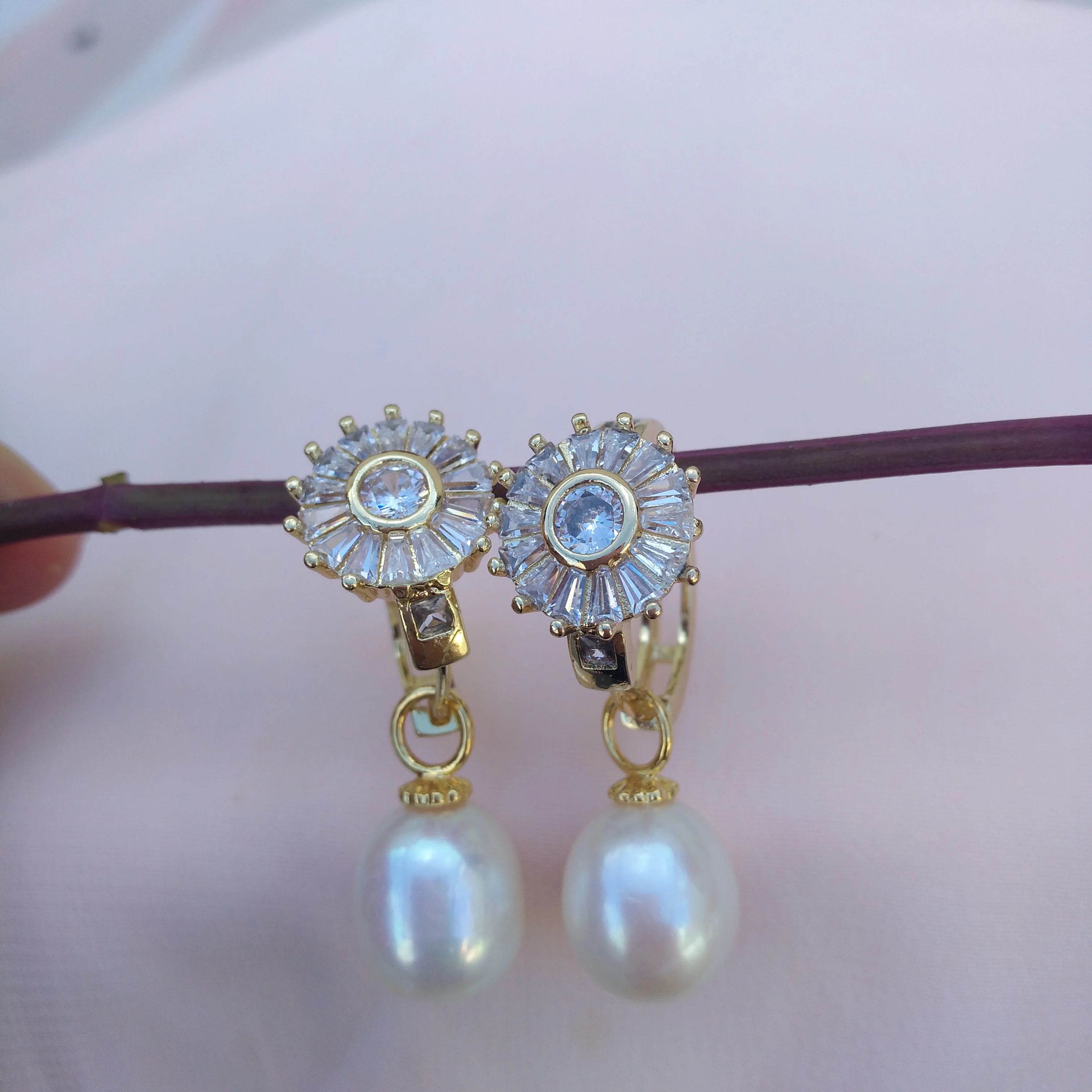 

Excellent Pair Of Natural 9.5-12mm AAA+ South Sea White Pearl Dangle/Drop Earring