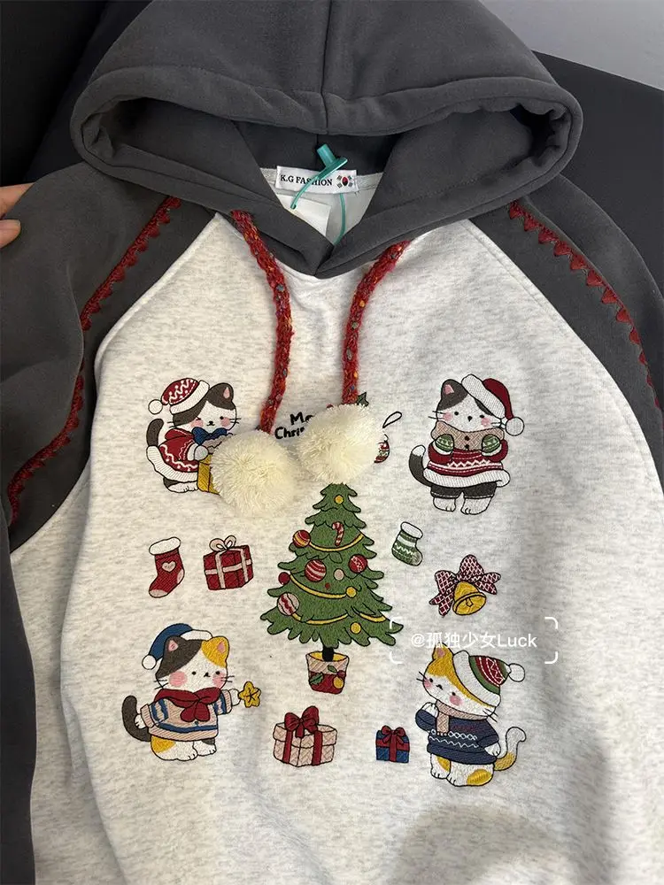 Retro contrasting hooded sweatshirt for women in autumn and winter, color blocking and velvet top, casual jacket trend