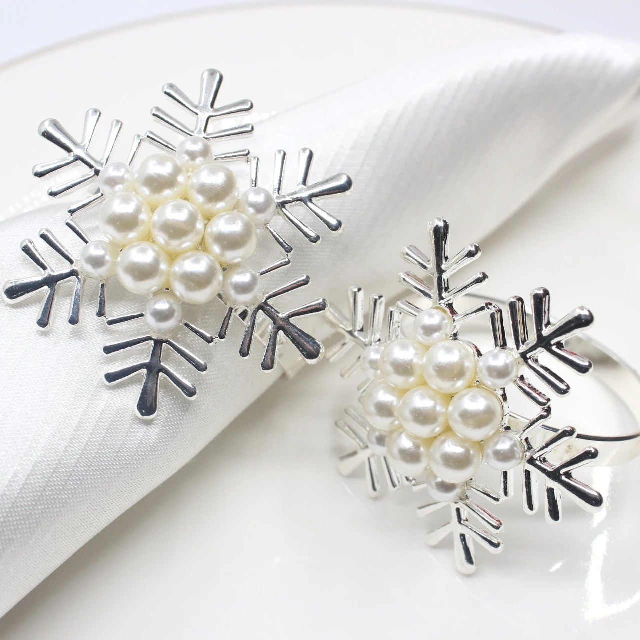 Snowflake Napkin Buckle Pearl Napkin Ring Christmas Metal Napkin Rings Restaurant Bar Kitchen Table Napkin Accessories