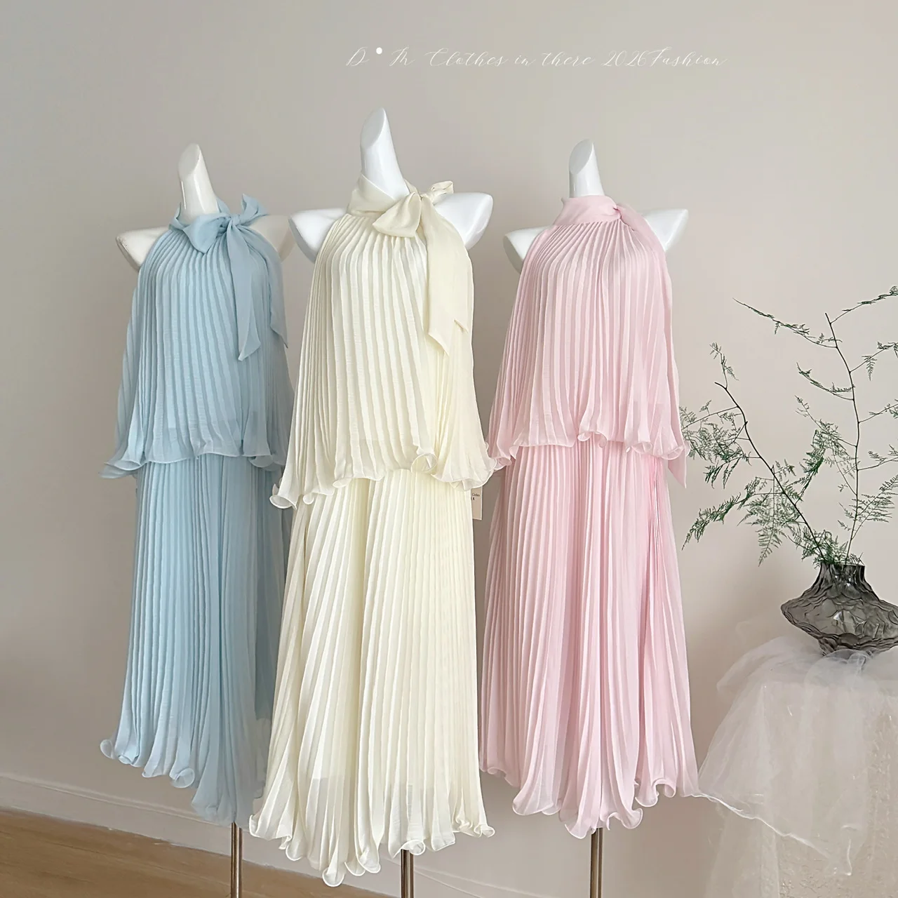 

Women's Summer Sweet Solid Color Two Pieces Pleated Skirt Set Lady Sleeveless Halter Neck Loose Tank Top + Long Skirt