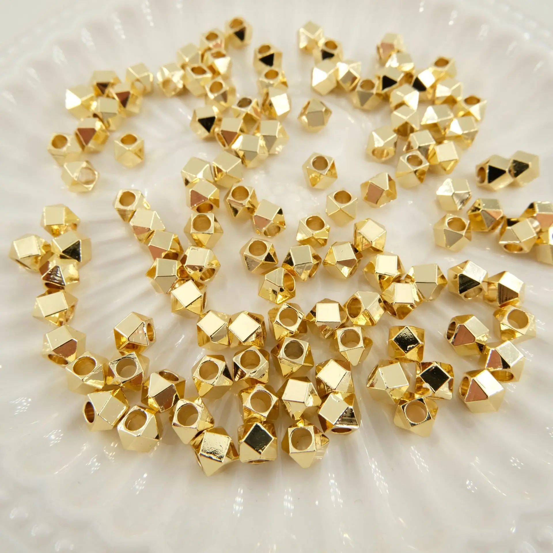 

WKT-JFE105 DIY Hand String Chamfered Diamond-Shaped Square Section Corner Round Gold Beads Can Make Of Bracelet Or Necklace ACC