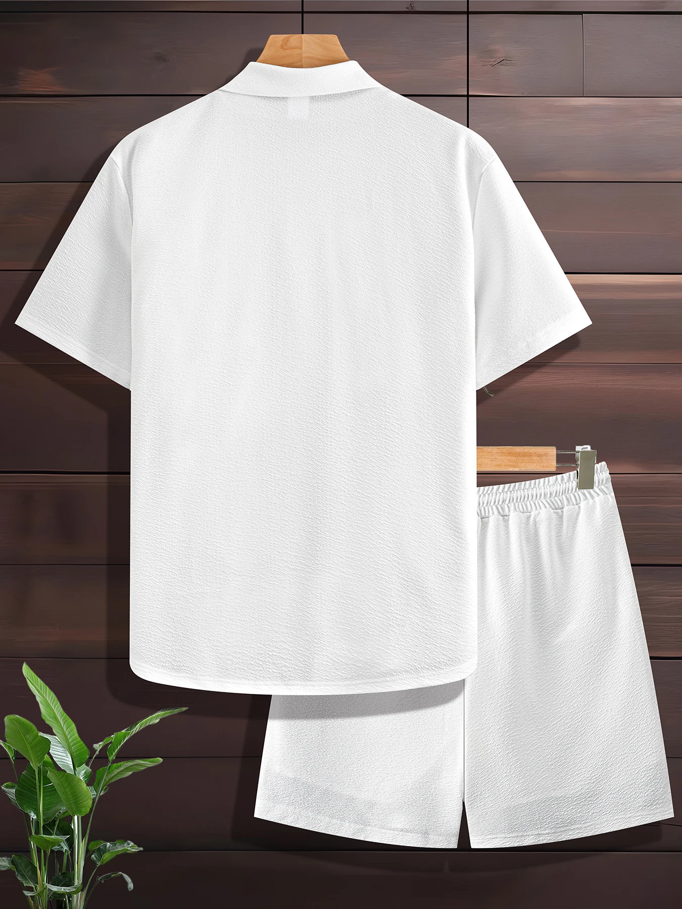 Men's White Textured Cuban Collar Short-Sleeved Shirt and Drawstring Shorts Two-Piece Set, Solid Color Casual Outfit, Lightweight and Breathable Summer Vacation Outfit - view 3