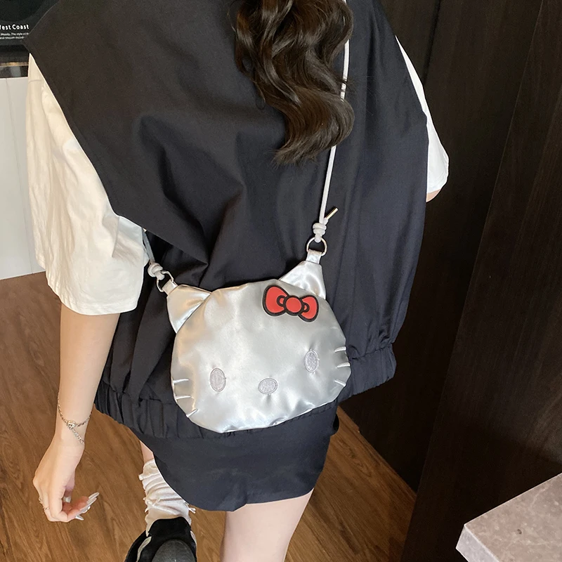 2025, Kawaii Hello Kitty Umhängetasche, Design-Rucksack, niedlicher Cartoon, silberne Umhängetasche, Cartoon, kleine runde Tasche für Frauen und Mädchen
