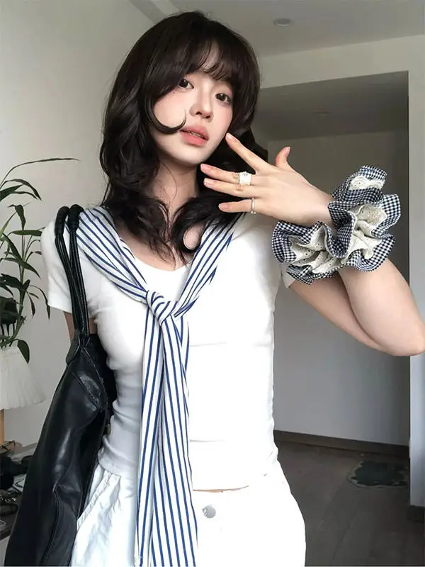 Fashionable White Short Sleeve V-Neck Slim Fit Naval Collar T-Shirt Early Spring Design Sensation Shoulder-Length Small Top