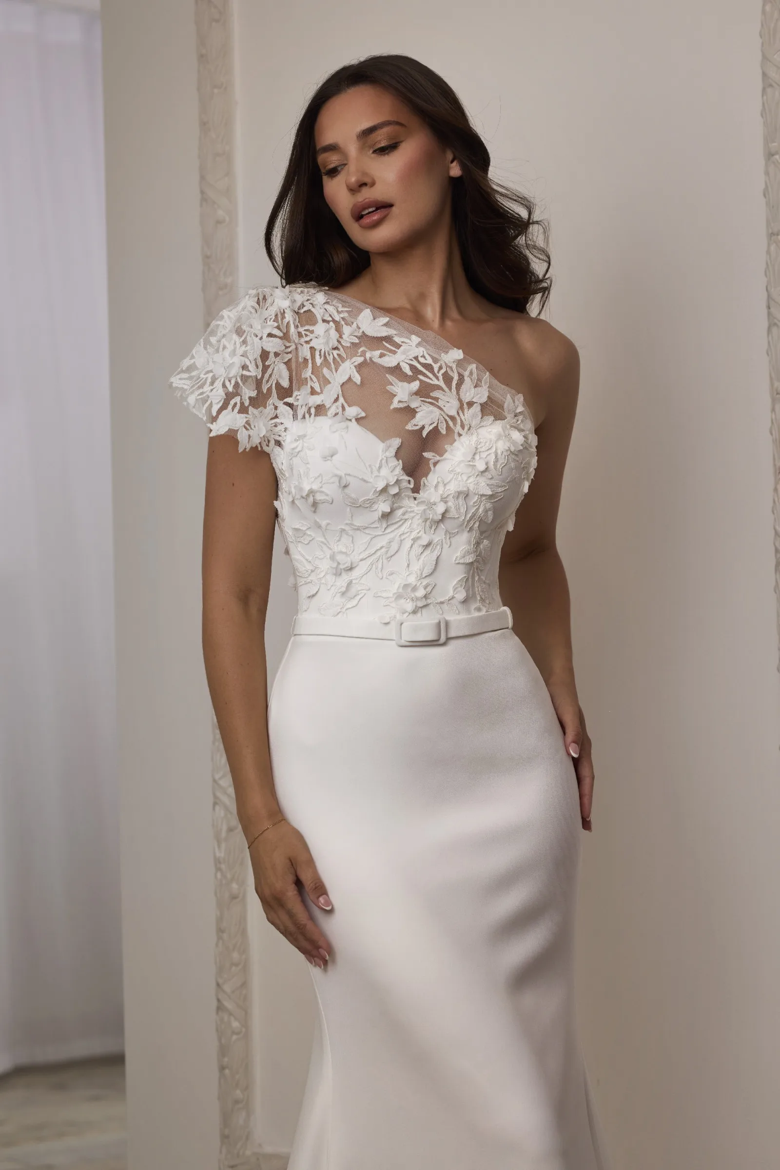 Customized 2026 New Ladies' Elegant Mermaid Wedding Dress with Single Shoulder Sleeve Satin Decal Decoration Vestido De Noiva