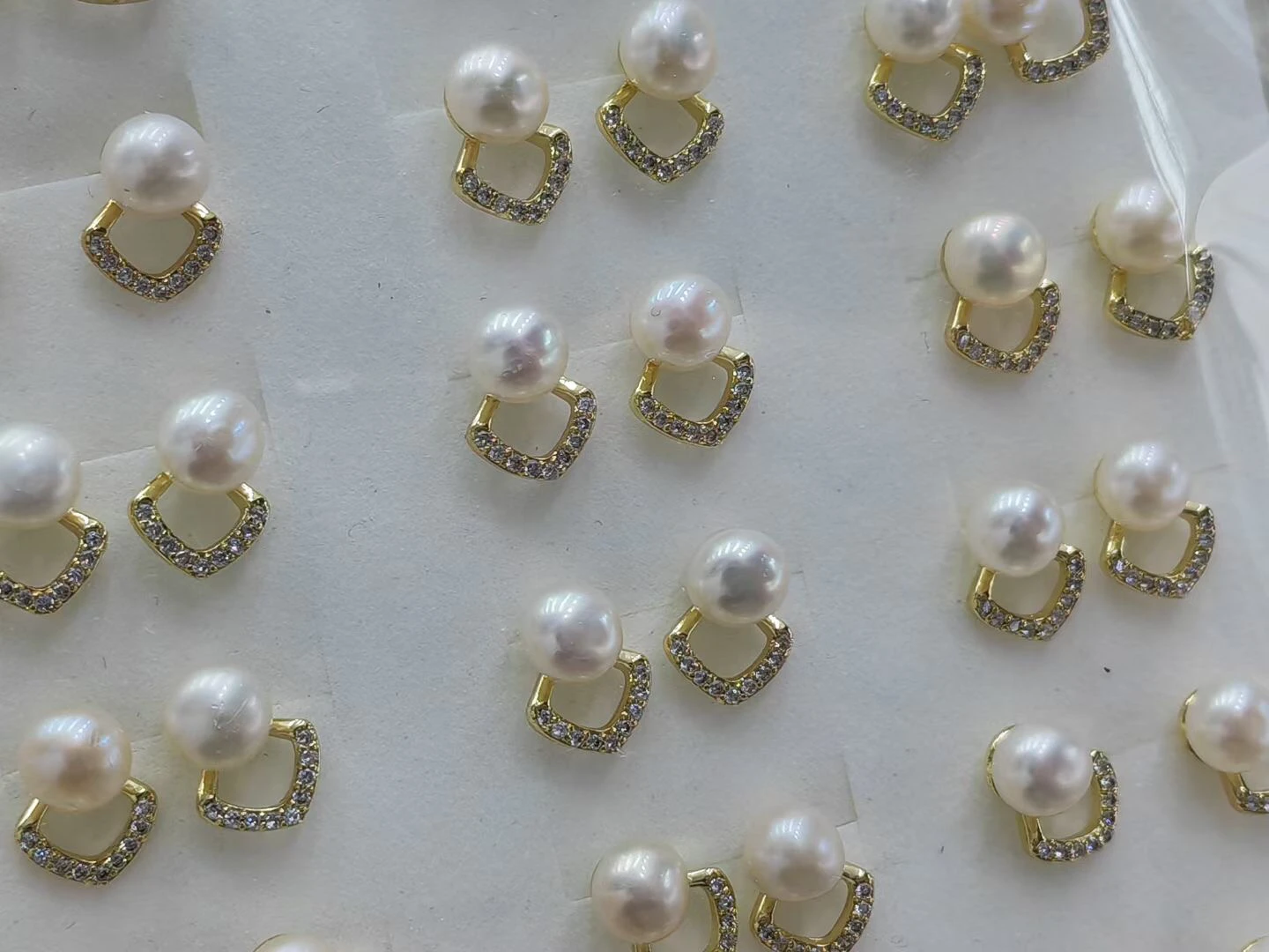 

Wholesale 36pairs/lot Real Freshwater Pearl Earrings Gold Plated Stud Earrings Nice Hot Party Gift