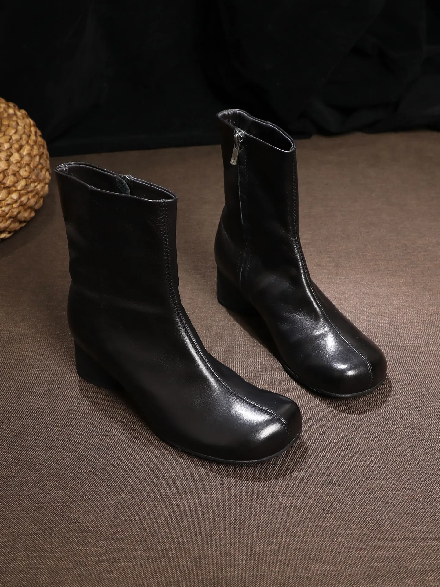 SHOEBOX Retro genuine leather slim boots for women, 2026 autumn and winter with added fleece, simple side zipper, thick heel