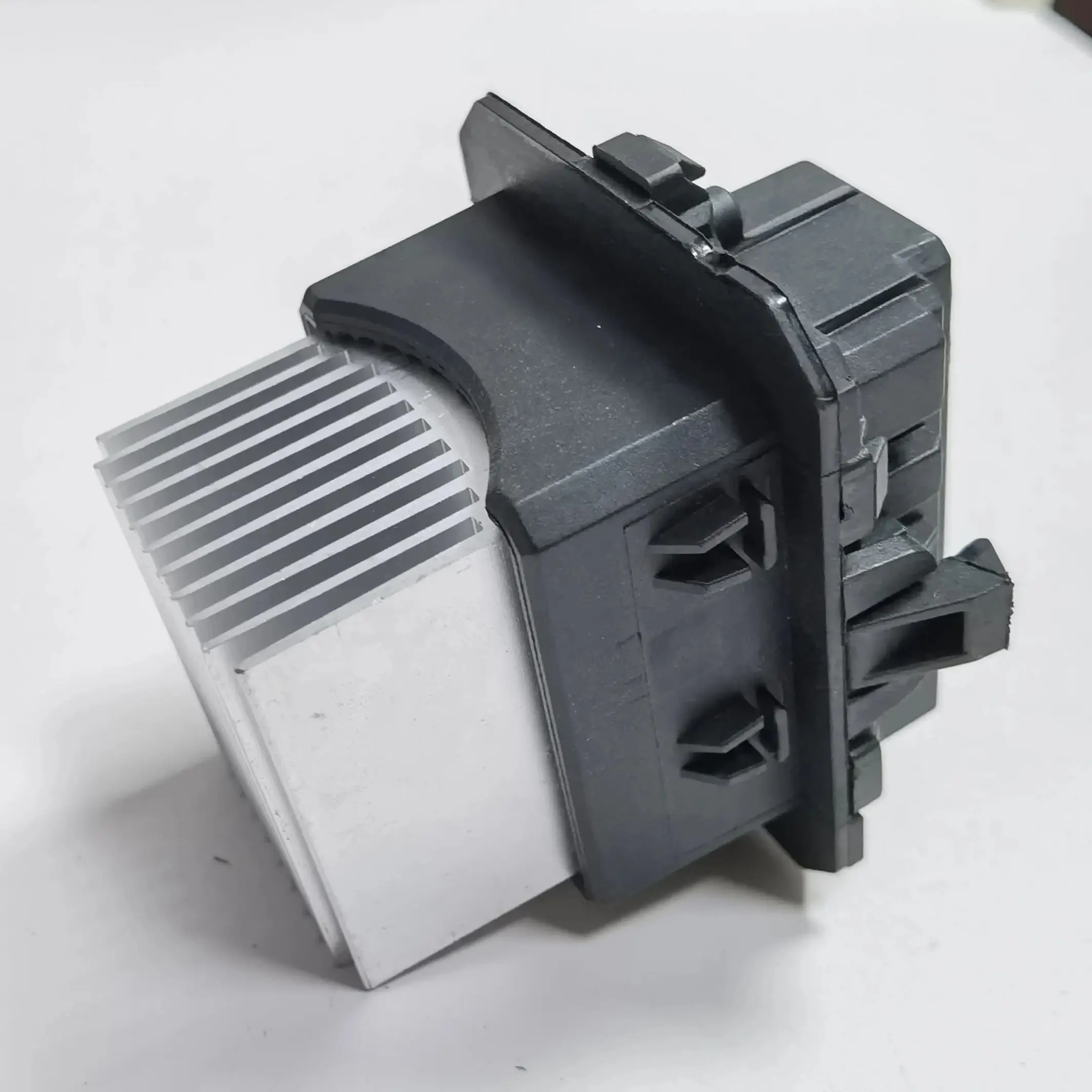 

Резистор вентилятора двигателя вентилятора для Citroen Peugeot 208 2012-2018 6441AF 1606222380 6441.AF 6441.FB 6441FB, 2773600Q0A