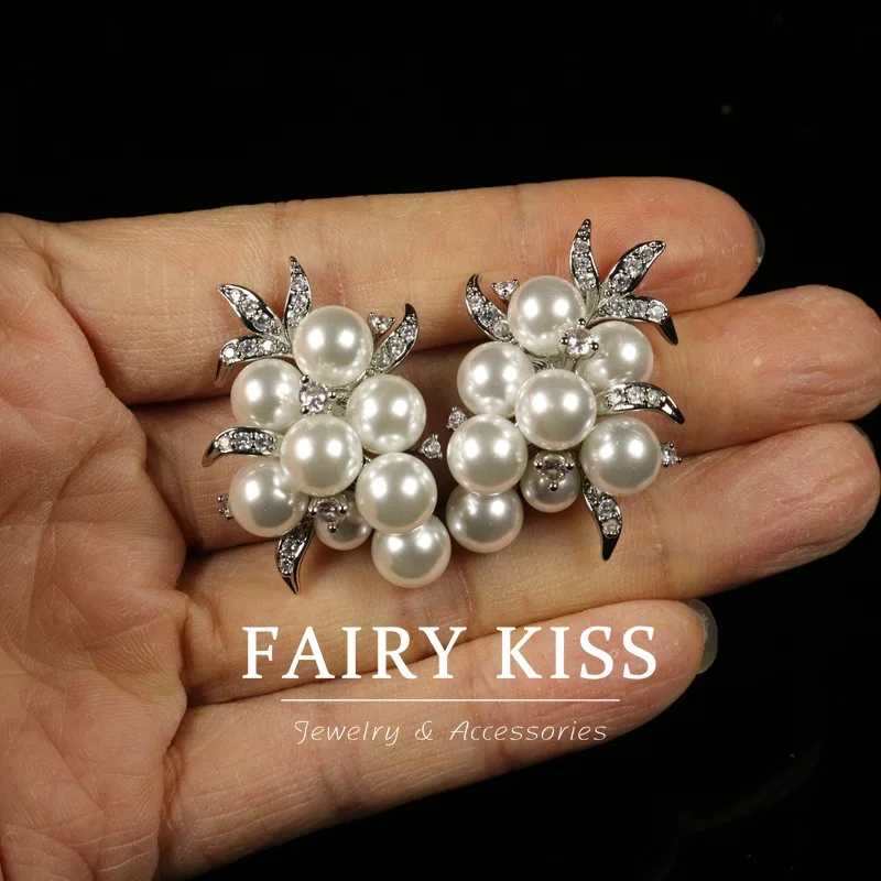 

Винтажные серьги с имитацией жемчуга, модные изысканные серьги-гвоздики с бриллиантами.