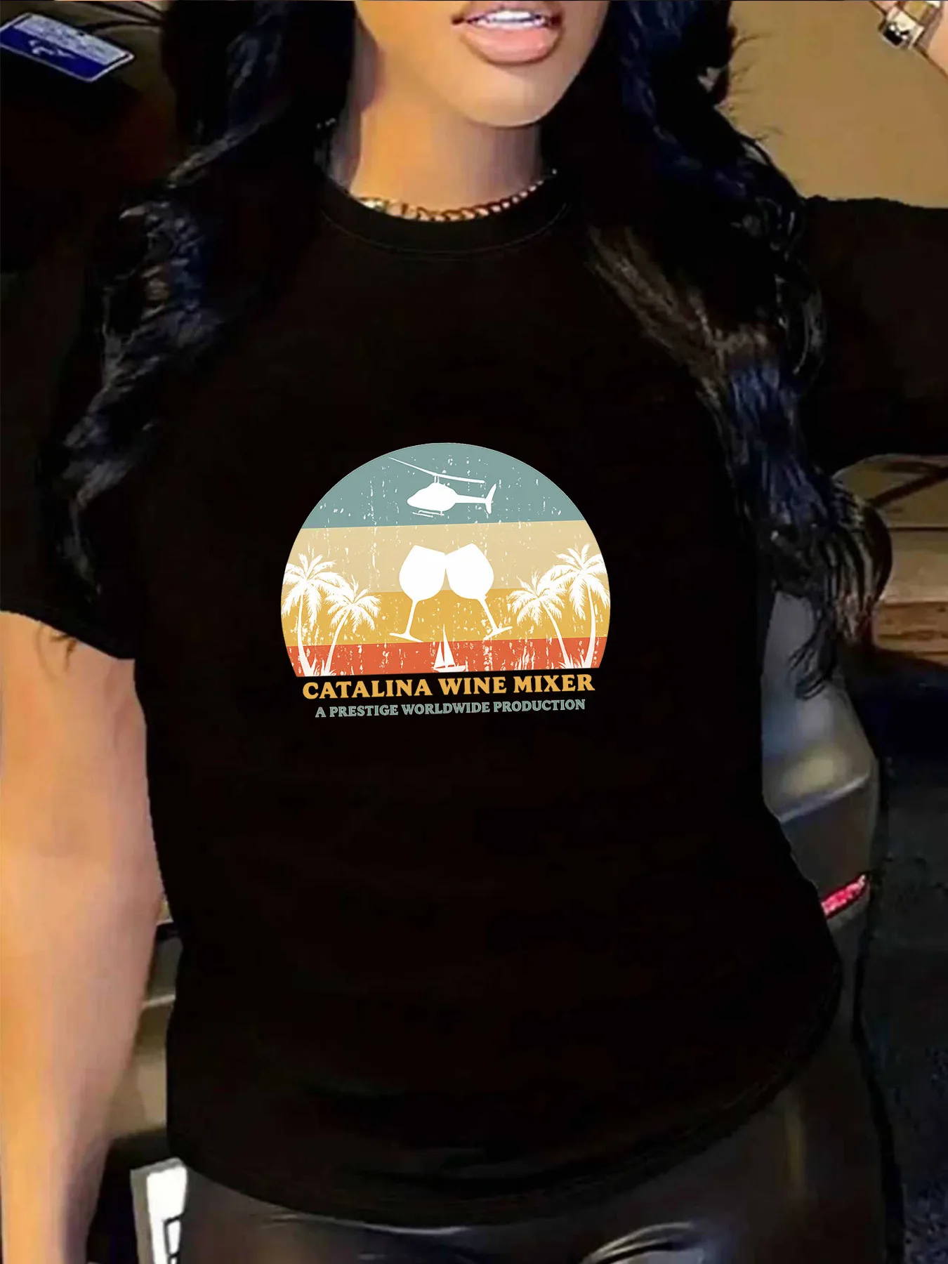 【1023066】تيشيرت نسائي بمقاس كبير ورقبة دائرية وأكمام قصيرة مع نصف كم مرن ومطبوعات عصرية #1