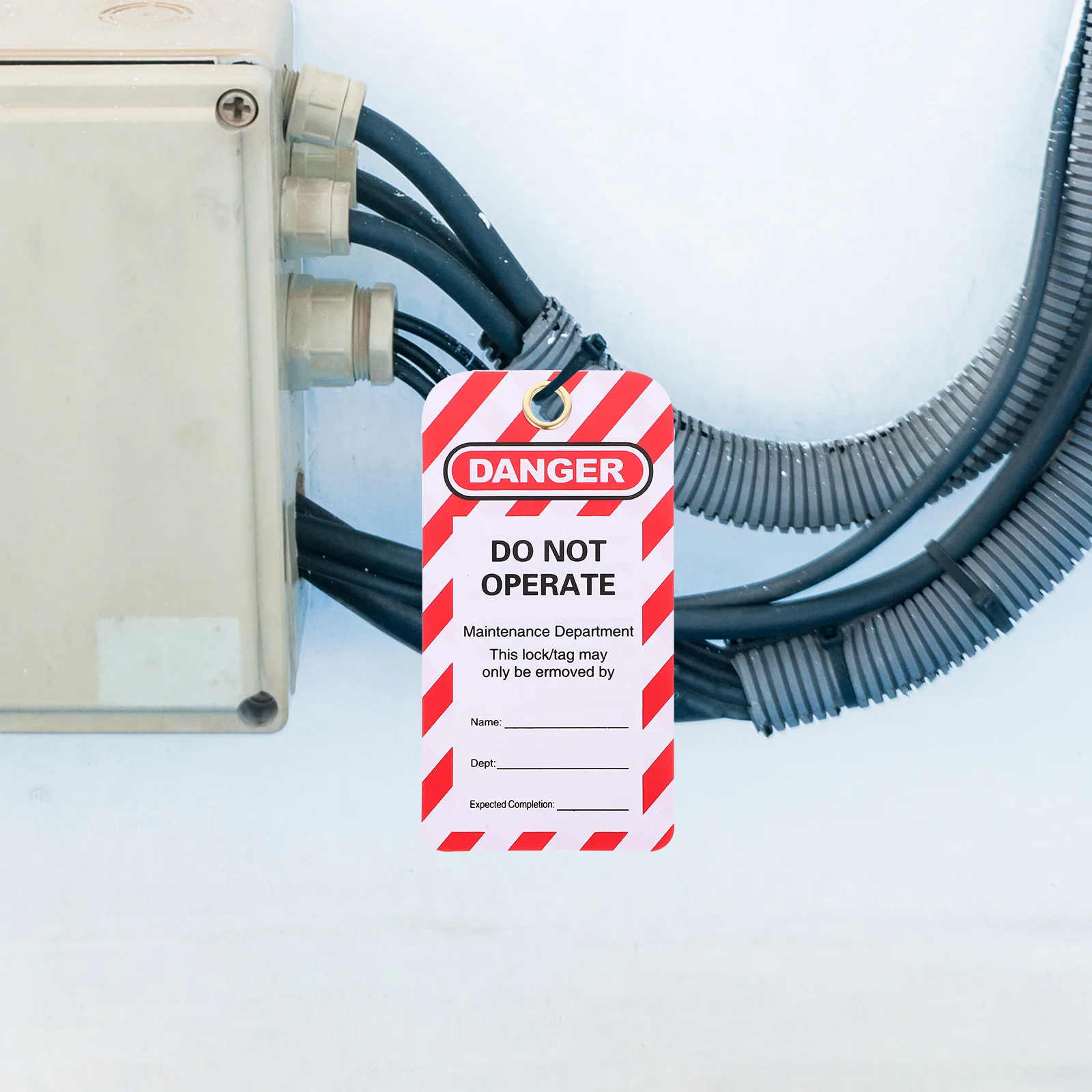 

10pcs Safety Warning Hanging Tags Bright Colors Clear Text Industrial Use Universal Tagout PVC Do Not Operate Danger