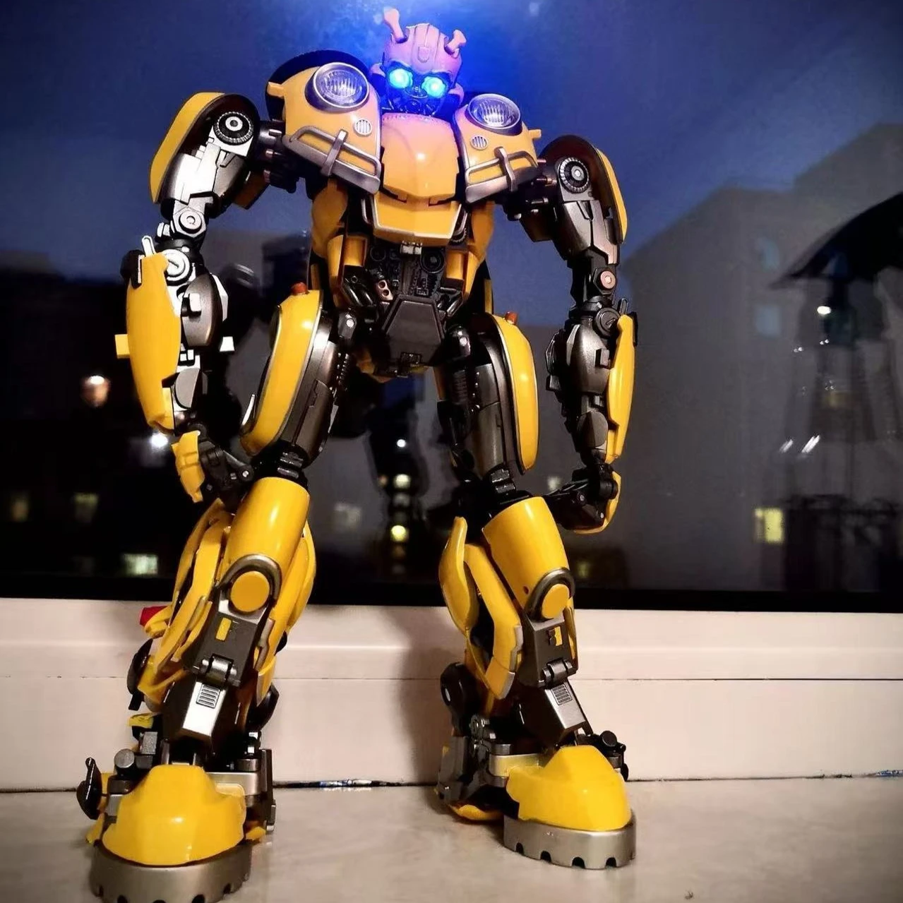 Auf Lager Transformation Spielzeug Meisterwerk CE01 King Bee Knight Vergrößert Legierung Teil Käfer Roboter Modell Action Figur Mit Licht