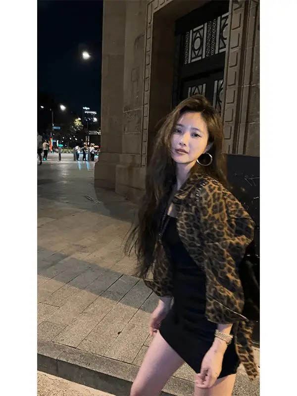 

Женская осенне-зимняя новая оригинальная модная кофта с леопардовым принтом в гонконгском стиле, свободного кроя, на молнии, для повседневной носки