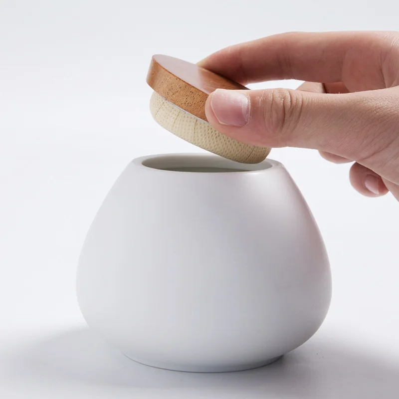 Nordic style ceramic storage jar, wooden lid, modern moisture-proof sealed food kitchen, coffee candy jar, ceramic tea jar