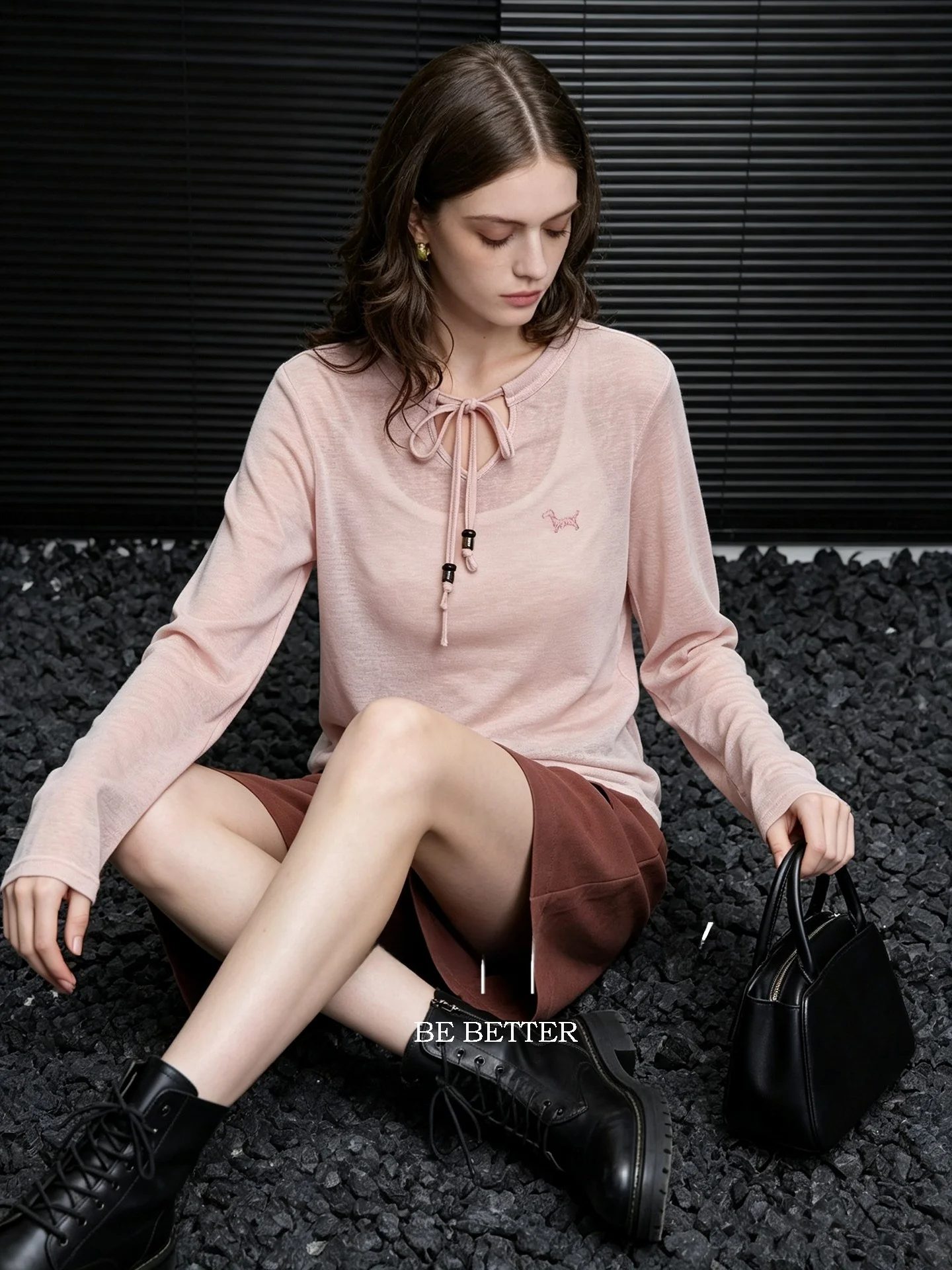 Huaappuw Women's Embroidered V-Neck T-Shirt with Belt Autumn New Loose Feel Top French Style Standard Fit Long Sleeve
