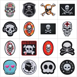 Fashion Skull Embroidered Badges Pirate Flag Jolly Roger Cloth Appliques Crossbones Emblem Iron on Patch Punk Fabric Stickers