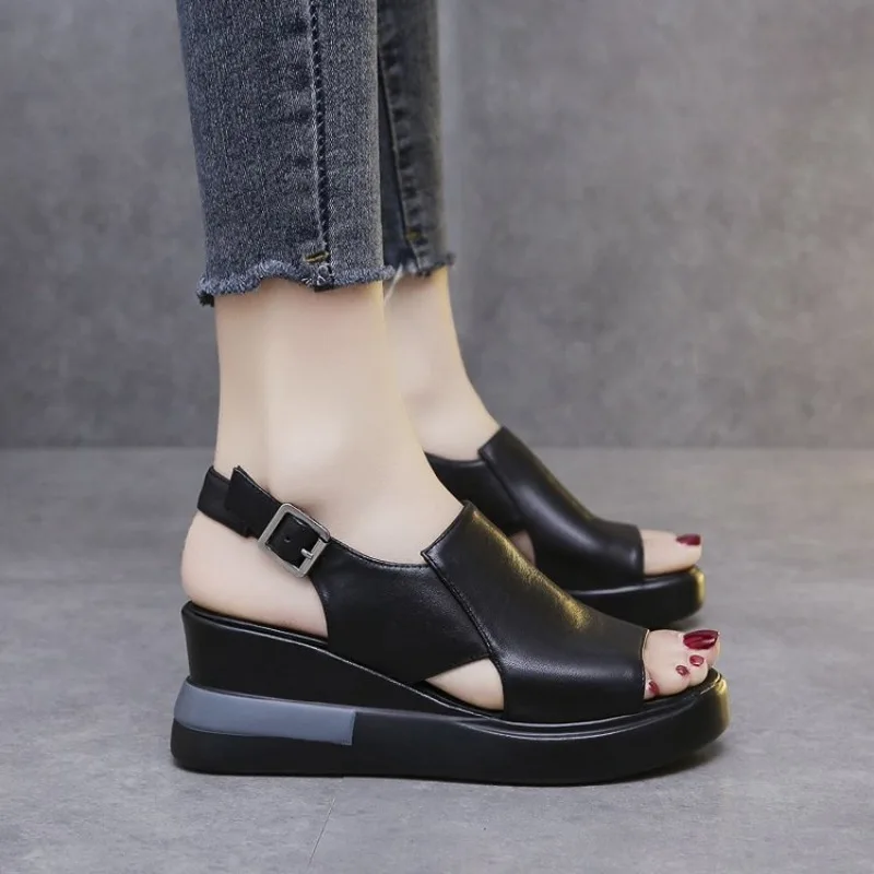 Damen-Plateau-Keilsandalen, neue Sommer-Schuhe mit hohen Absätzen, Fischmaul-Damenschuhe, weiches Leder, erhöhte Plateauschuhe