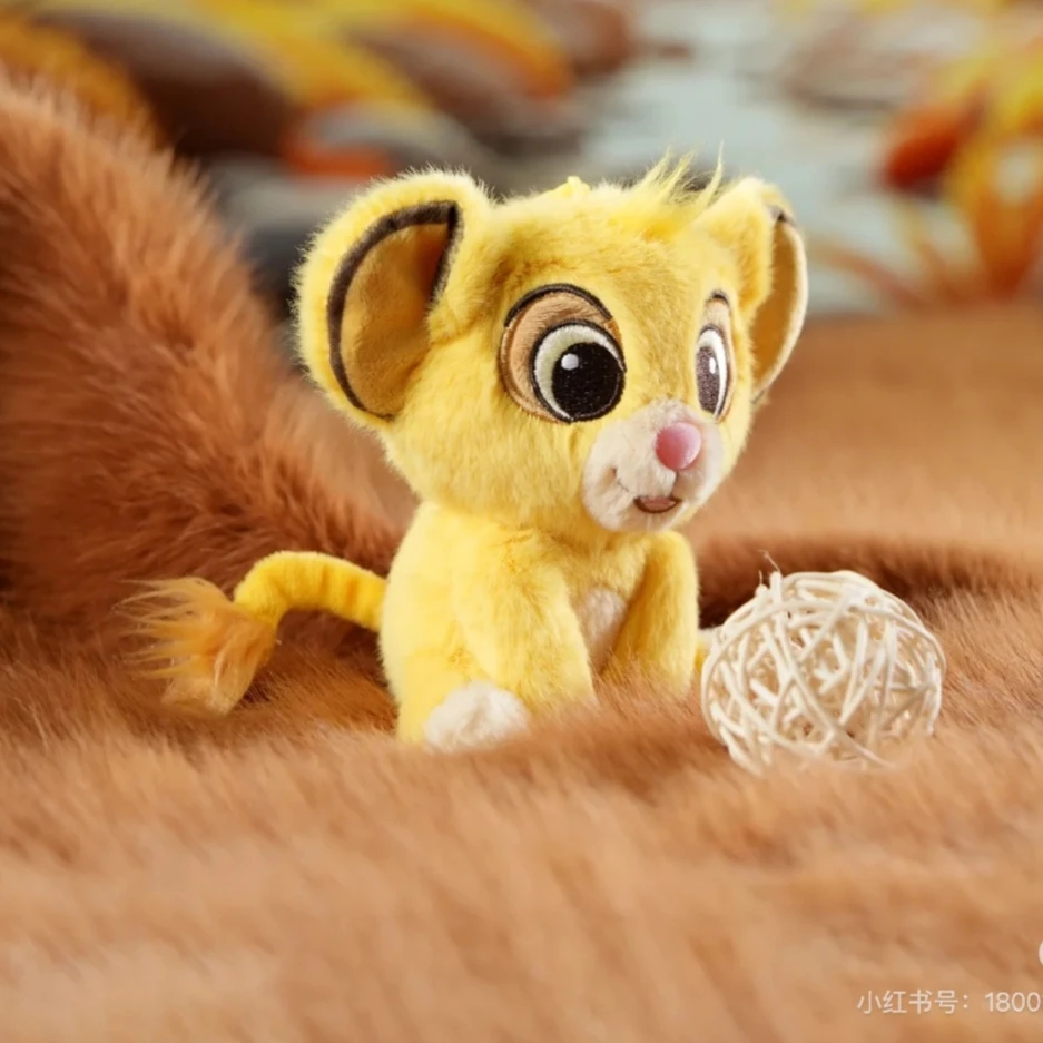 Disney Il Re Leone bambino Simba peluche ciondolo giocattoli Anime carino portachiavi per auto ciondolo zaino moda regalo di compleanno Kawaii
