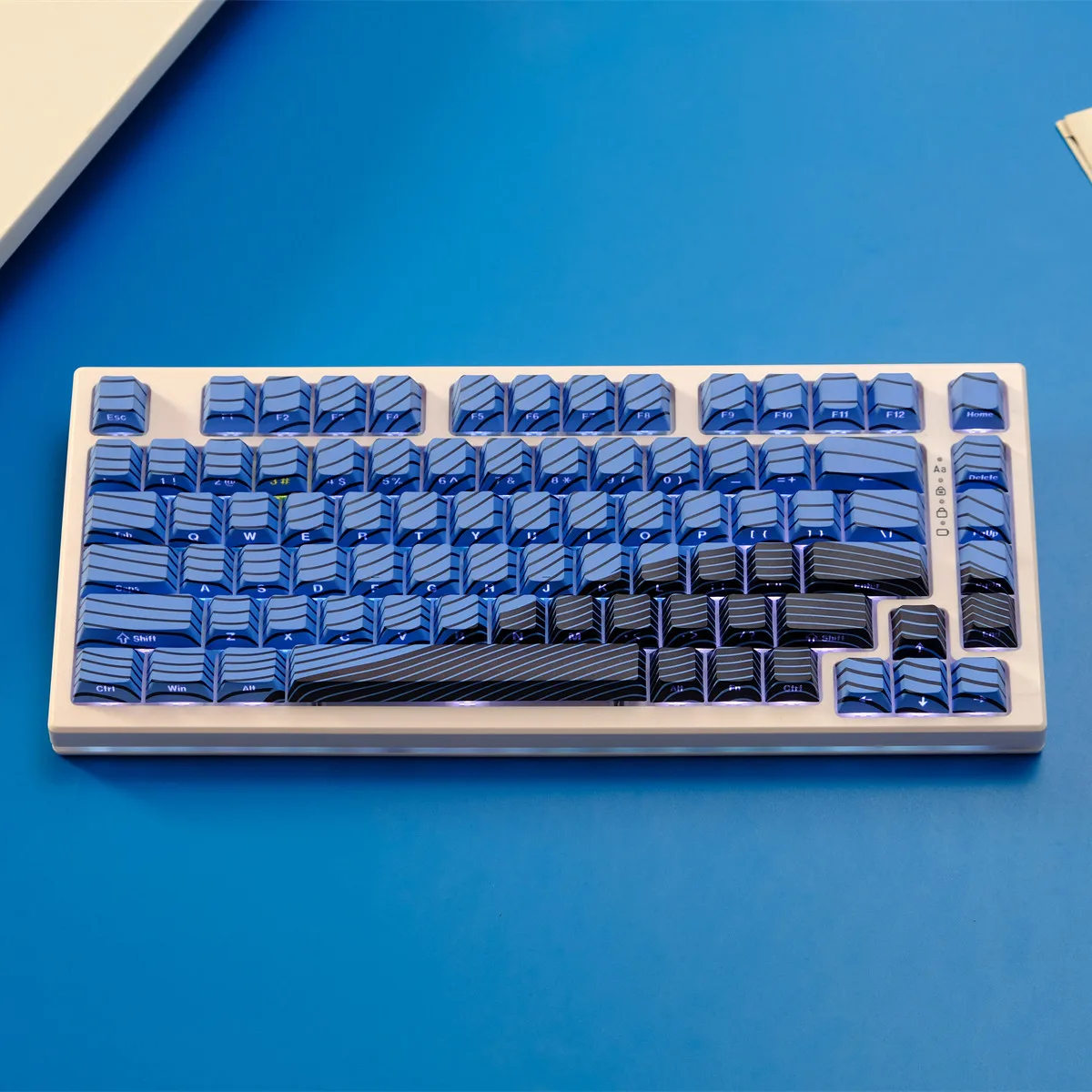 

Blue and black wavy side engraved transparent keycap PBT thermal sublimation mechanical keyboard cap wooting