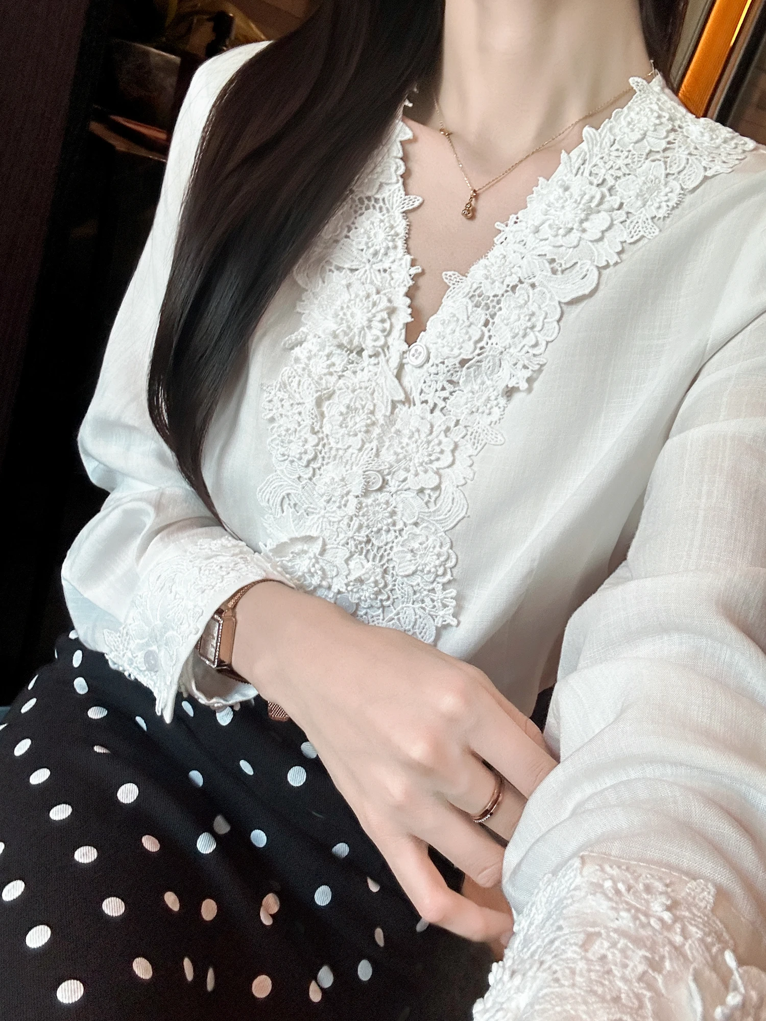 

You See Zui Meiren Bu Guo Ni! Rassel Floral Embroidery 3D Lace Trim V-neck Shirt Korean Style Slim Fit Long Sleeve Women's Bl...