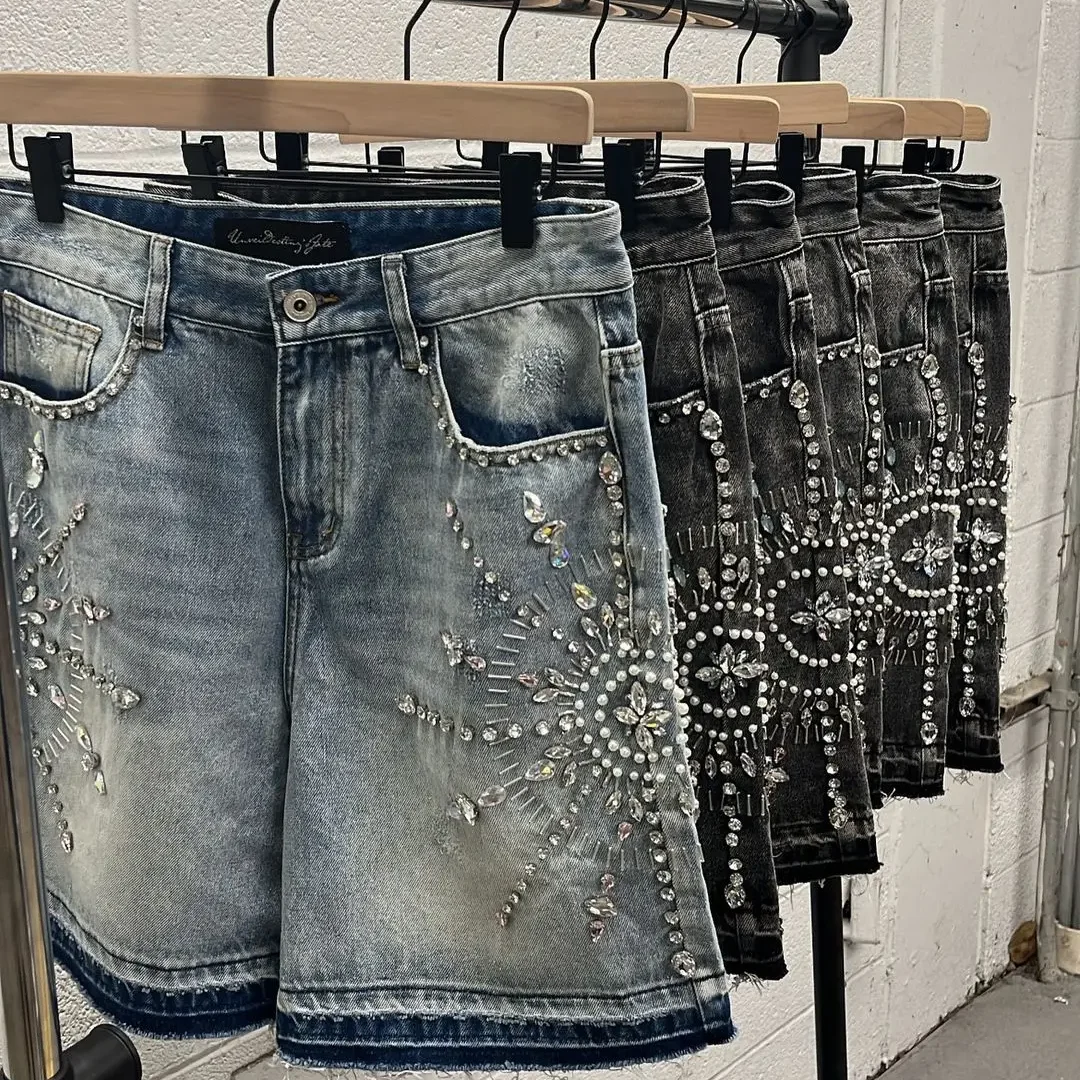 Moda na moda marca personalidade americana rua indústria pesada diamante-incrustado denim shorts feminino 2025 quebrar shorts soltos