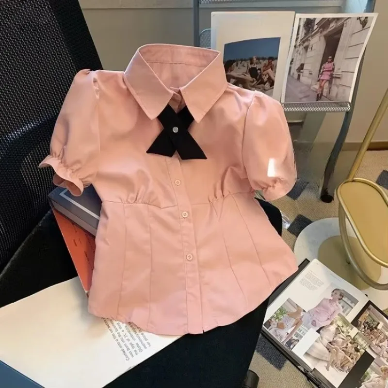 قمصان نسائية برقبة على شكل طية صدر السترة وردية حلوة Y2k بلوزات ذات خصر نحيف مكشكشة واحدة الصدر 2205 بلوزات صيفية جديدة بأكمام قصيرة