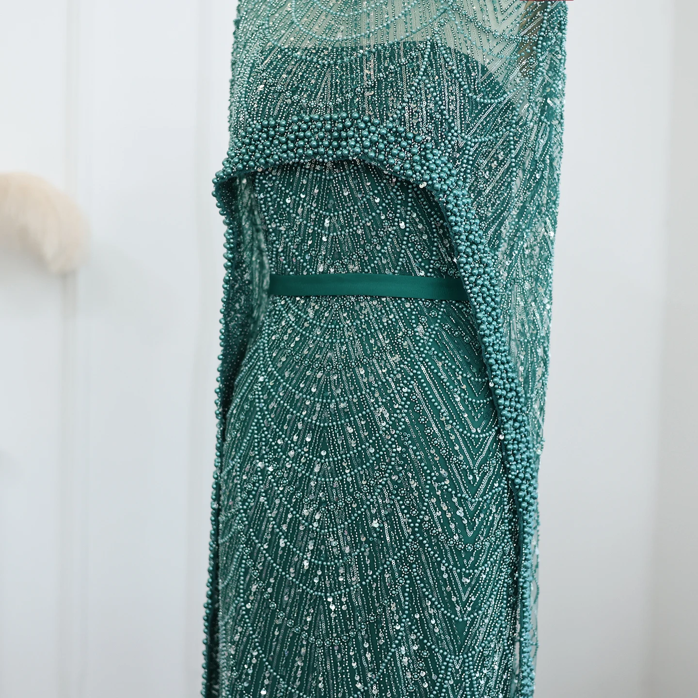 Sharon Said Luxus-Perlen Dubai Champagner Meerjungfrauen-Abendkleider mit Cape-Ärmeln Arabisches Hochzeits- und Abschlussballkleid SS369 Maßanfertigung – Detail 40