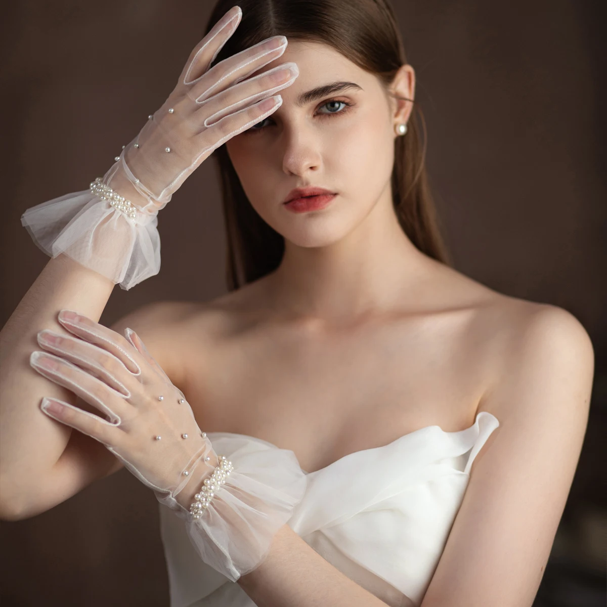 WG091 Wedding Bridal Gloves Tulle Ruffled Edge Pearls Beading White Short Wrist Brides Bridesmaid Finger Gloves