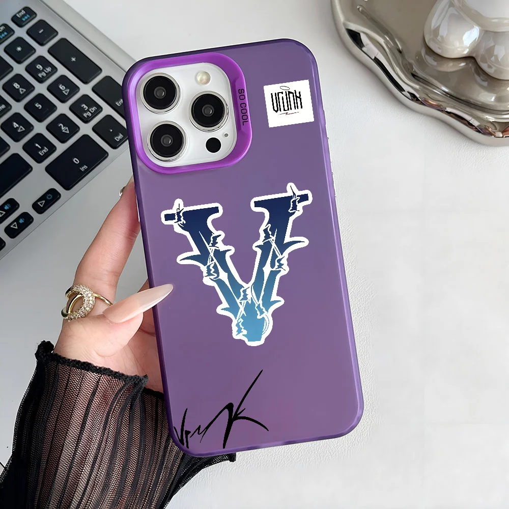 حافظة هاتف أنيقة على شكل حرف V IMD لون فضي لهاتف آيفون 16 15 14 13 12 11 Pro Max Plus