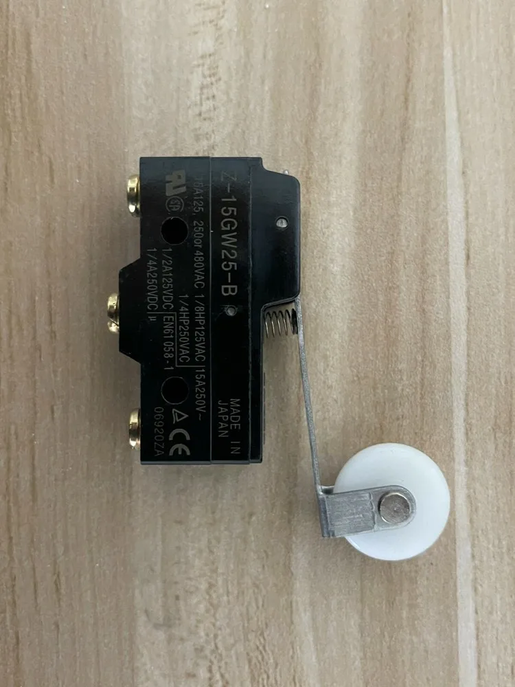 

1PCS New Z-15GW25-B Switch One Year Warranty PLC