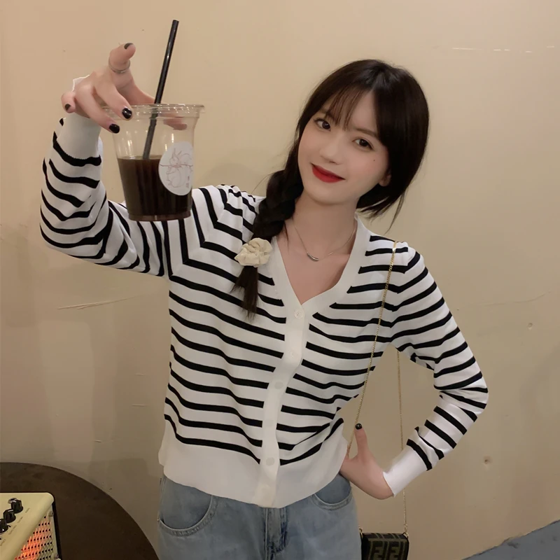 

Striped Cardigan Women Vintage Button-up V-neck Casual Tops Knitwear Daily Slouchy Ulzzang Tender All-match Fashion Korean 2024