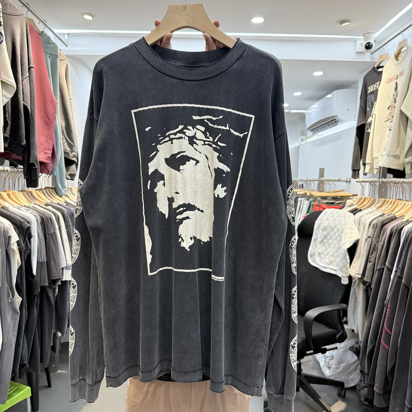 

Retro Waed Craed Print American High Street Sle Long Sve Loose Casual round Ne T-irt for Men And Women